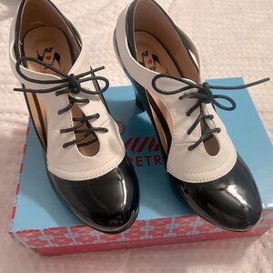 Retro tuxedo heels